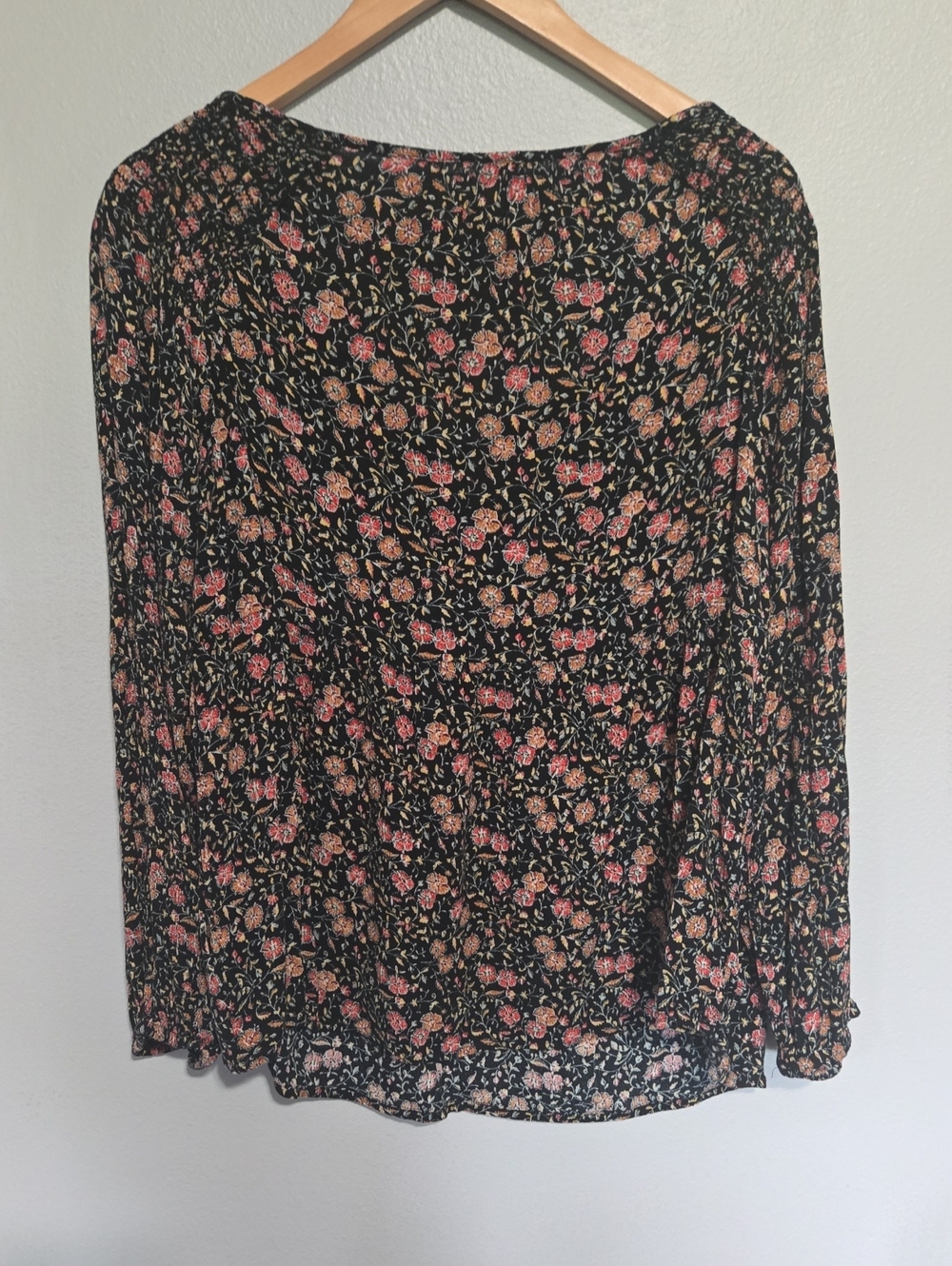 Old Navy Floral Long-Sleeve Scoop Neck Top -Black with Pink Floral In Size L - Picture 5 of 6